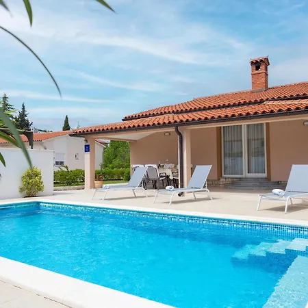 3 Bedroom Awesome Home In Fazana *
