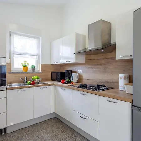 3 Bedroom Awesome Home In Fazana Holiday home
