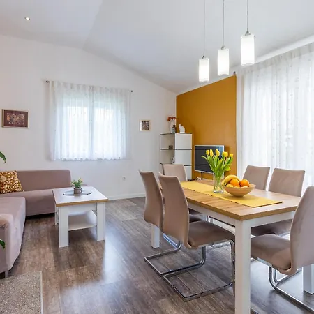3 Bedroom Awesome Home In Fazana Fazana