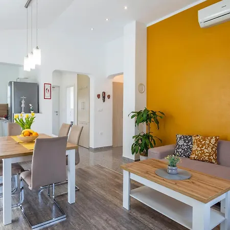 3 Bedroom Awesome Home In Fazana