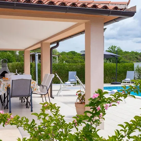 Holiday home 3 Bedroom Awesome Home In Fazana *