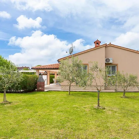 3 Bedroom Awesome Home In Fazana * Fazana