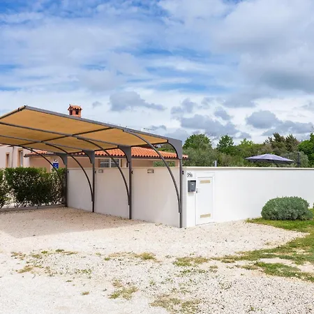 3 Bedroom Awesome Home In Fazana * Fazana
