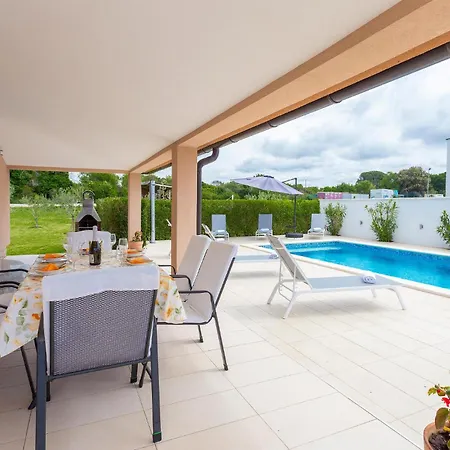 3 Bedroom Awesome Home In Fazana * Fazana