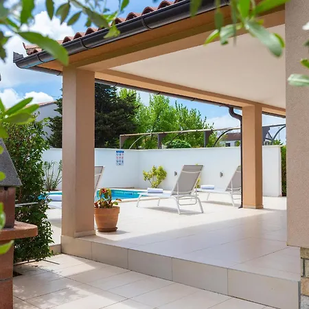 Holiday home 3 Bedroom Awesome Home In Fazana