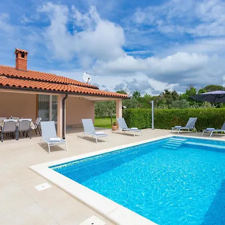 3 Bedroom Awesome Home In Fazana *